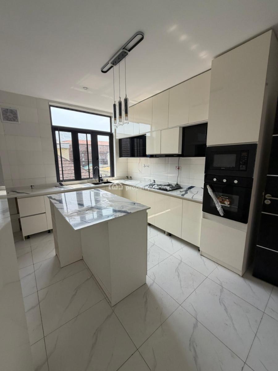 Spacious 3bedroom Masonette with a Room Bq, Idado Estate, Lekki, Lagos, Flat / Apartment for Rent