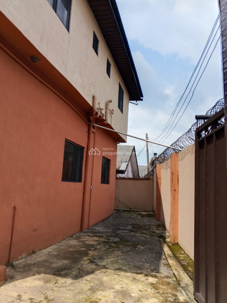 3 Bedroom Flat with Standard Facilities, Off Okporo Road, Rumuodara, Port Harcourt, Rivers, Flat / Apartment for Rent