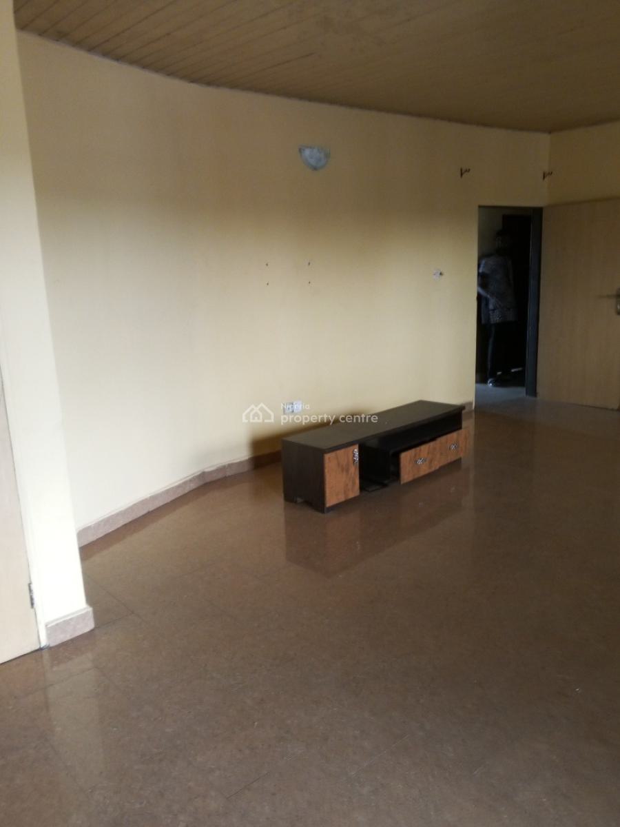 3 Bedroom Flat with Standard Facilities, Off Okporo Road, Rumuodara, Port Harcourt, Rivers, Flat / Apartment for Rent