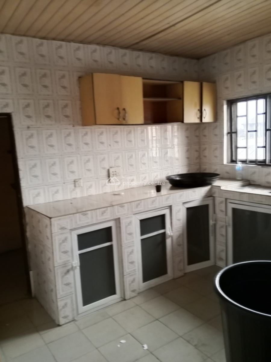 3 Bedroom Flat with Standard Facilities, Off Okporo Road, Rumuodara, Port Harcourt, Rivers, Flat / Apartment for Rent