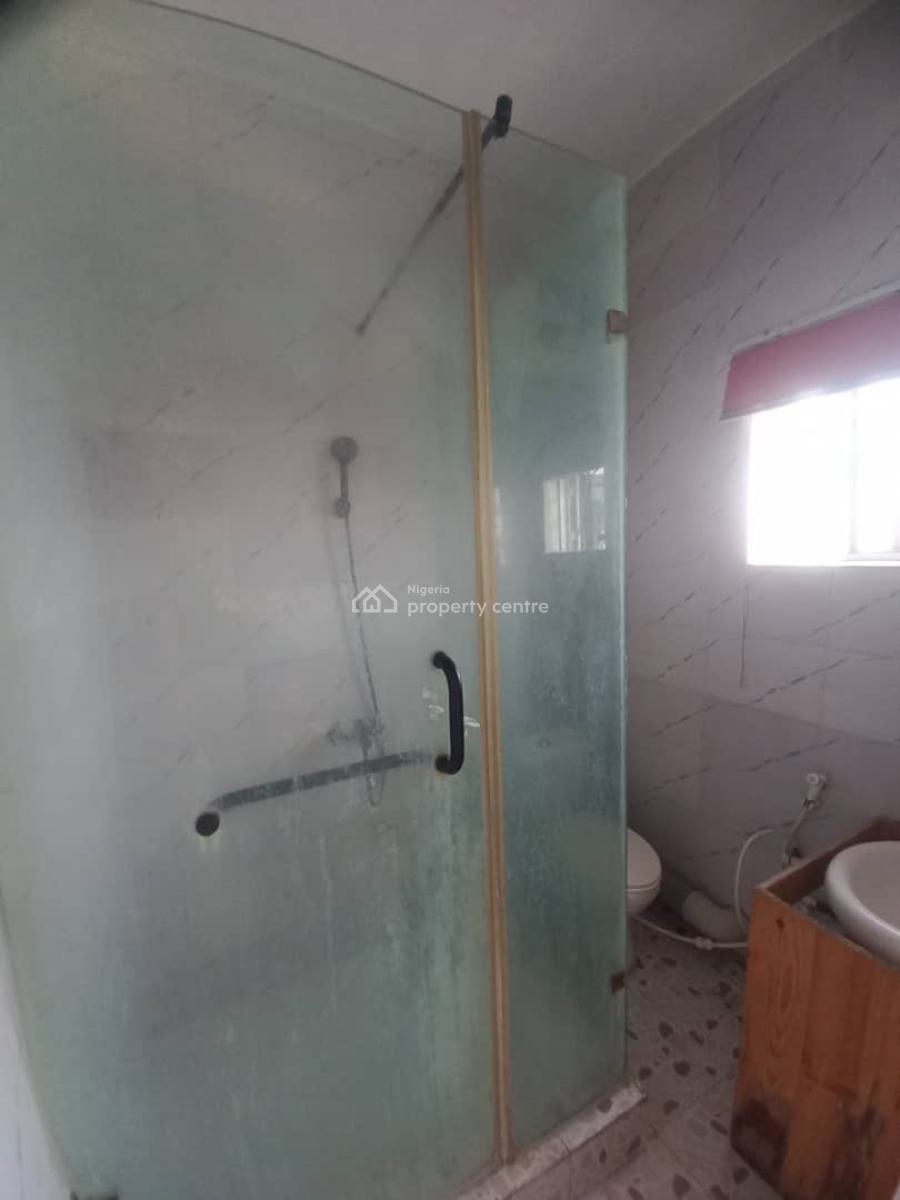 Sharp 2 Bedroom Flat Upstairs, Off Freedom Way Lekki Phase 1 Lagos, Lekki Phase 1, Lekki, Lagos, Flat / Apartment for Rent