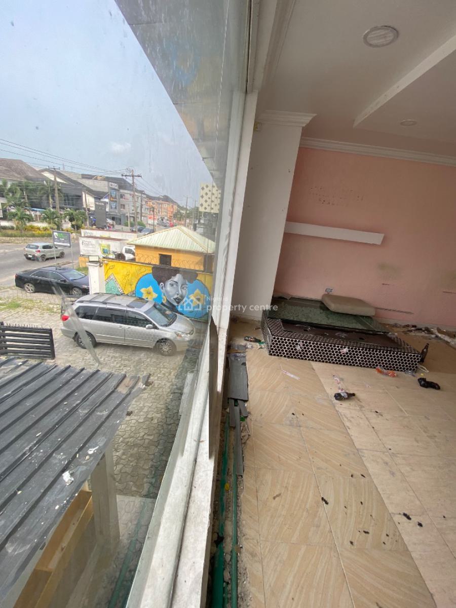 Strategic Shop Upstairs Facing Road in Lekki Phase 1, in a Busy Place, Lekki Phase 1, Lekki, Lagos, Shop for Rent