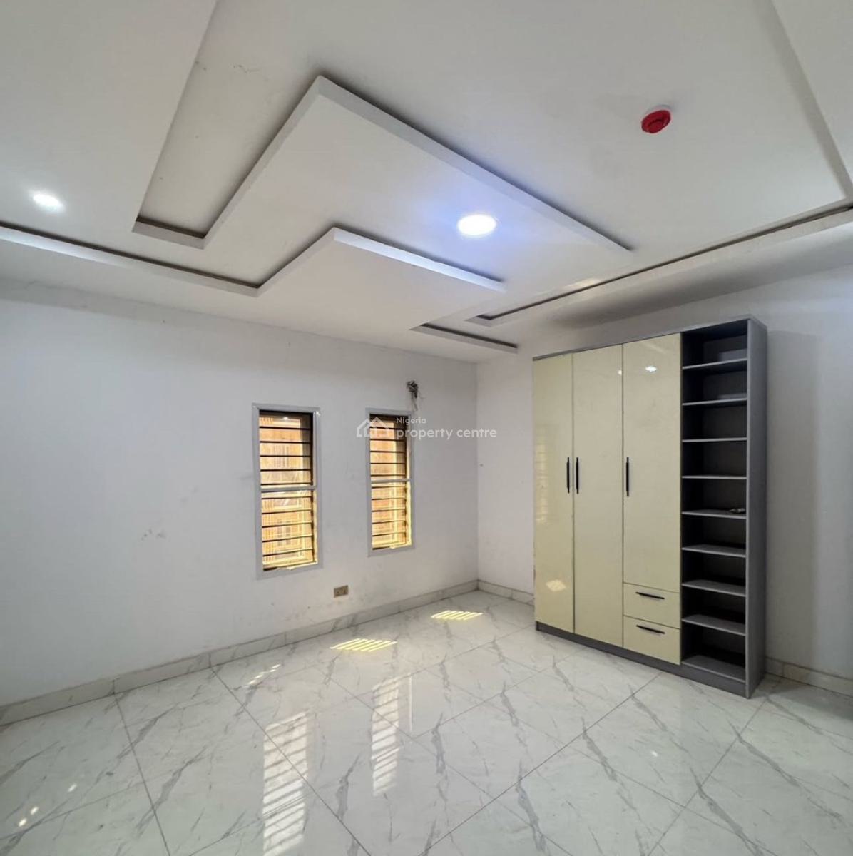 2 Bedrooms Apartment with Swimming Pool and 24 Hrs Electricity, Lekki Phase 1, Lekki, Lagos, Flat / Apartment for Rent