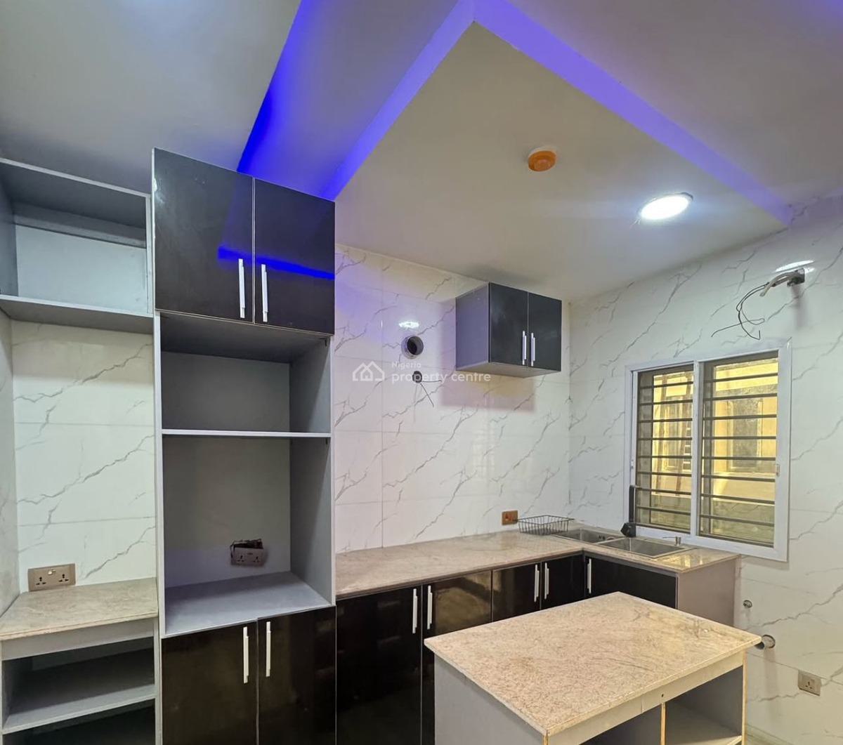 2 Bedrooms Apartment with Swimming Pool and 24 Hrs Electricity, Lekki Phase 1, Lekki, Lagos, Flat / Apartment for Rent