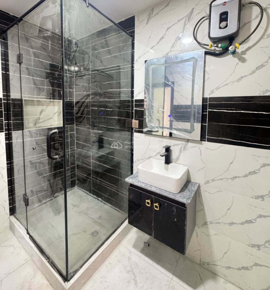 2 Bedrooms Apartment with Swimming Pool and 24 Hrs Electricity, Lekki Phase 1, Lekki, Lagos, Flat / Apartment for Rent