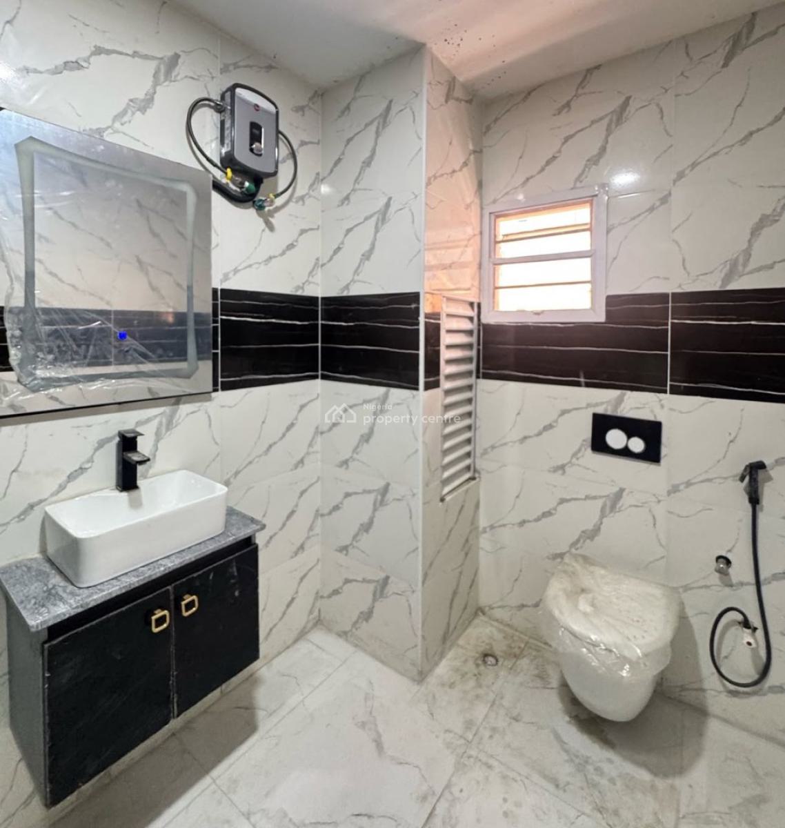 2 Bedrooms Apartment with Swimming Pool and 24 Hrs Electricity, Lekki Phase 1, Lekki, Lagos, Flat / Apartment for Rent