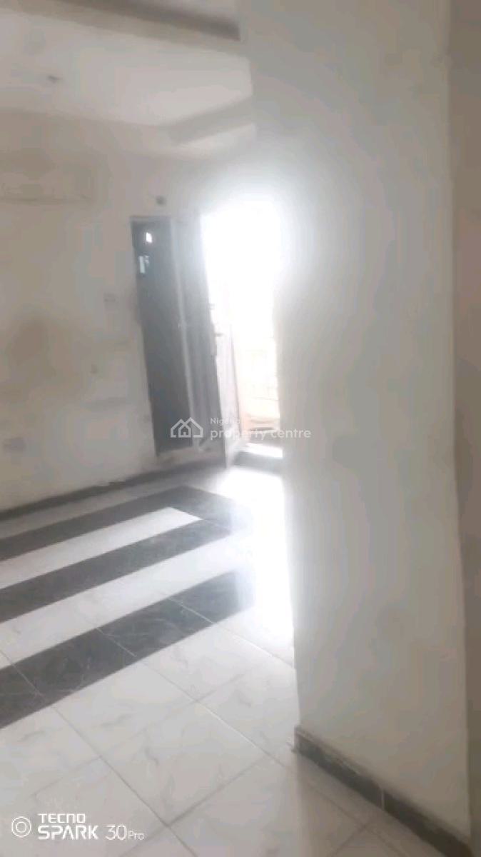 Spacious Miniflat Upstairs with Personal Prepaid Metre, Balcony, Alagomeji, Yaba, Lagos, Mini Flat (room and Parlour) for Rent