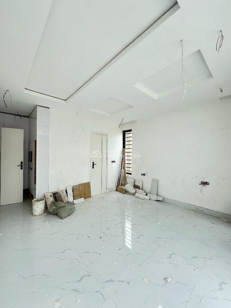 Spacious 2 Bedroom Apartment with Gym and Elevator, Lekki Phase 1, Lekki, Lagos, Flat / Apartment for Sale