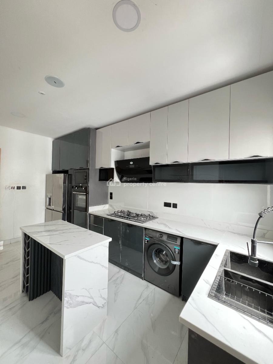 Spacious 2 Bedroom Apartment with  Bq, Pool, Gym and Elevator, Lekki Phase 1, Lekki, Lagos, Flat / Apartment for Sale