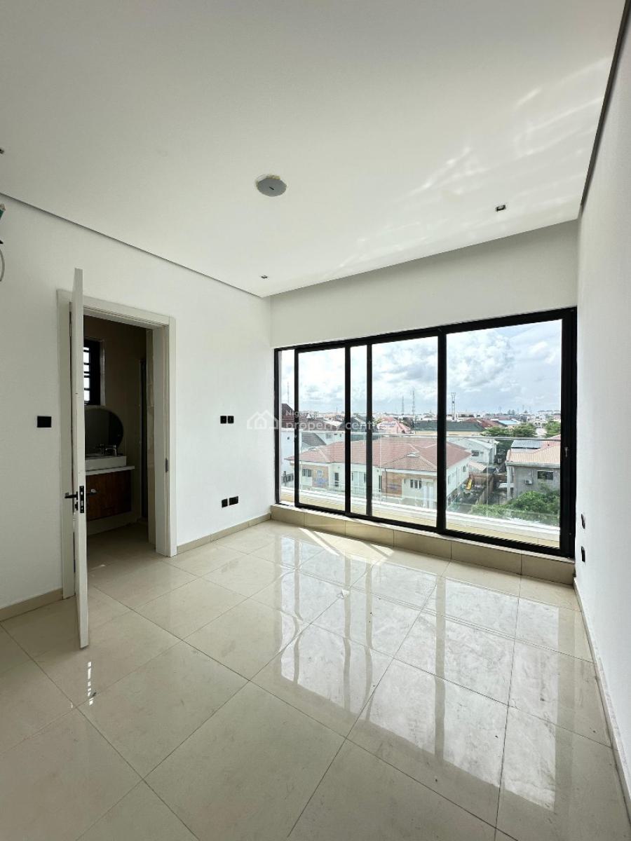 Spacious 3 Bedroom Apartment with Pool, Elevator and Gym., Lekki Phase 1, Lekki, Lagos, Flat / Apartment for Sale