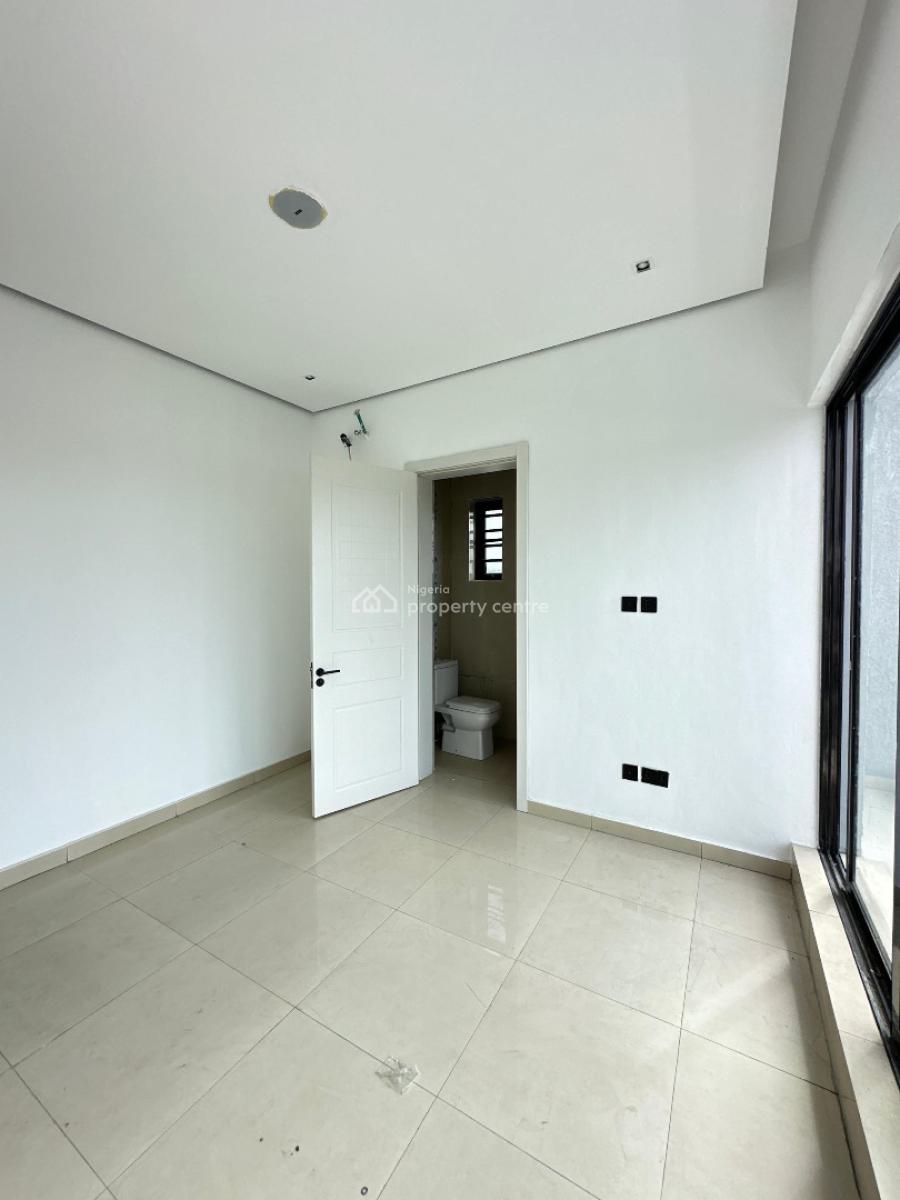 Spacious 3 Bedroom Apartment with Pool, Elevator and Gym., Lekki Phase 1, Lekki, Lagos, Flat / Apartment for Sale
