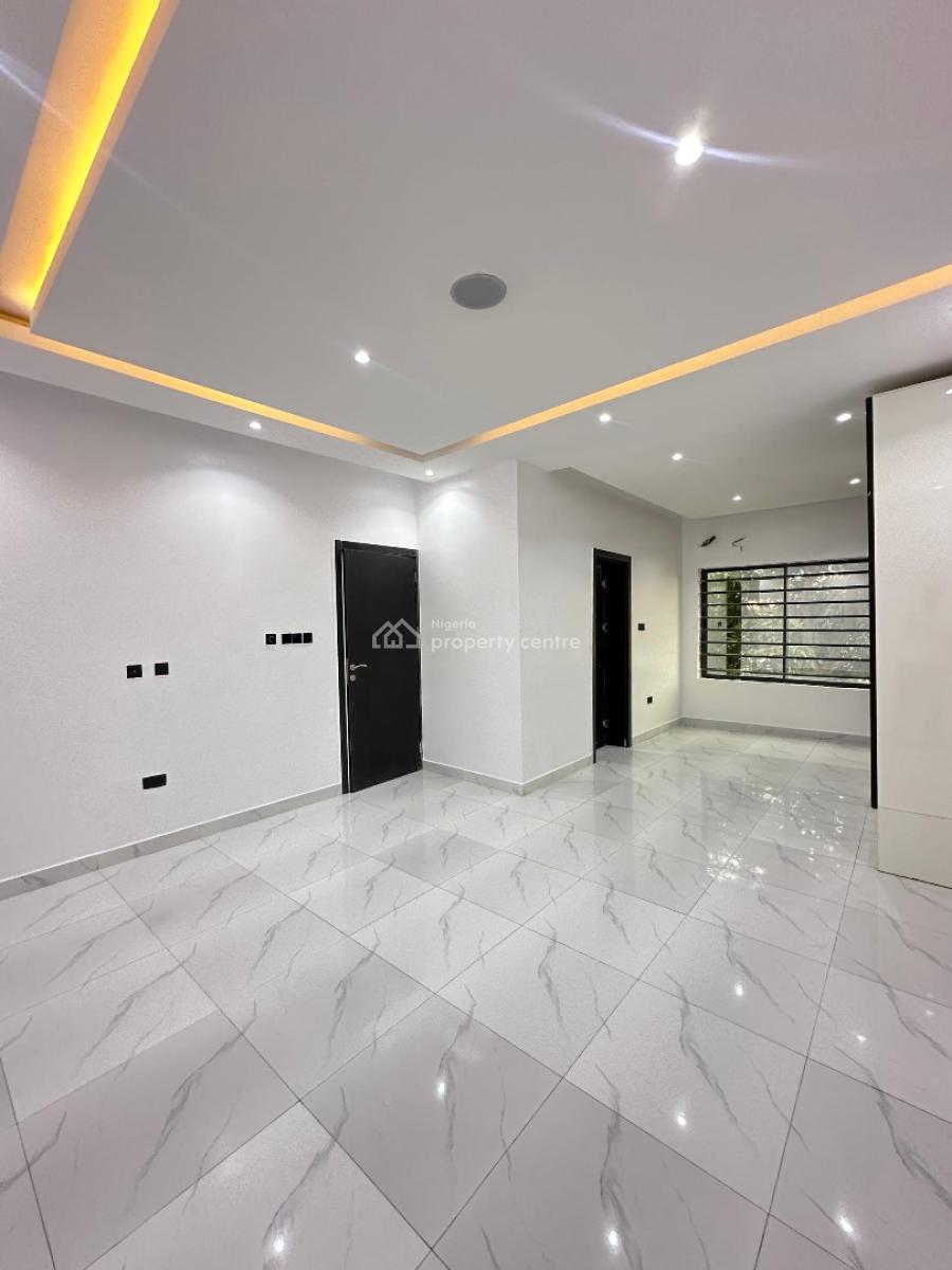 Spacious  3 Bedroom Apartment with an Elevator., Lekki Phase 1, Lekki, Lagos, Flat / Apartment for Sale