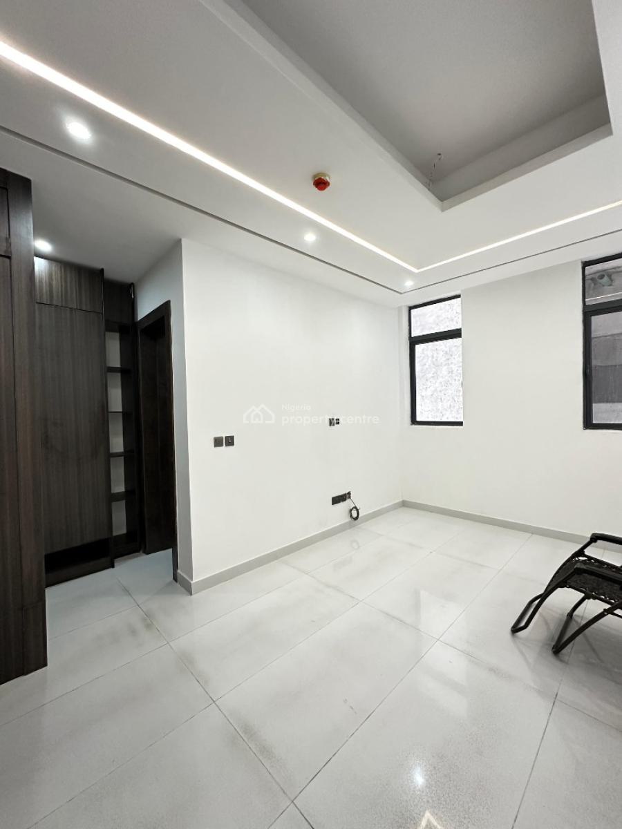 Spacious 2 Bedroom Apartment with Elevator and Gym., Lekki Phase 1, Lekki, Lagos, Flat / Apartment for Sale