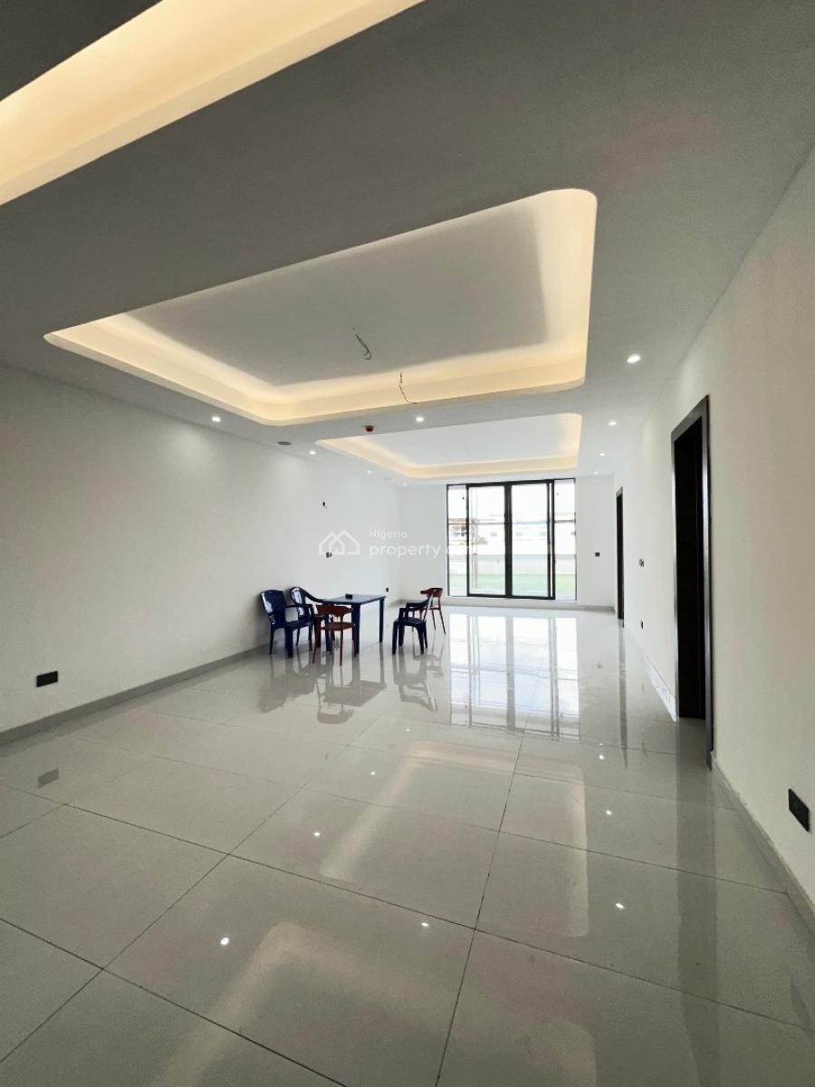 Spacious 2 Bedroom Apartment with Elevator and Gym., Lekki Phase 1, Lekki, Lagos, Flat / Apartment for Sale