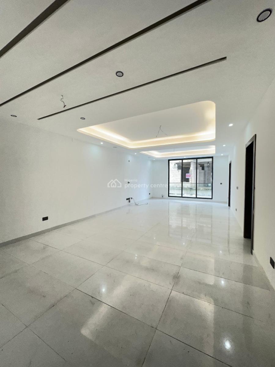 Spacious 2 Bedroom Apartment with Elevator and Gym., Lekki Phase 1, Lekki, Lagos, Flat / Apartment for Sale