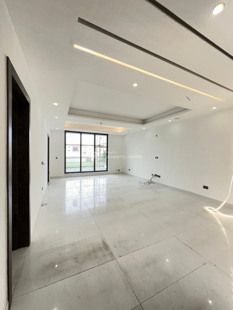 Spacious 2 Bedroom Apartment with Elevator and Gym., Lekki Phase 1, Lekki, Lagos, Flat / Apartment for Sale