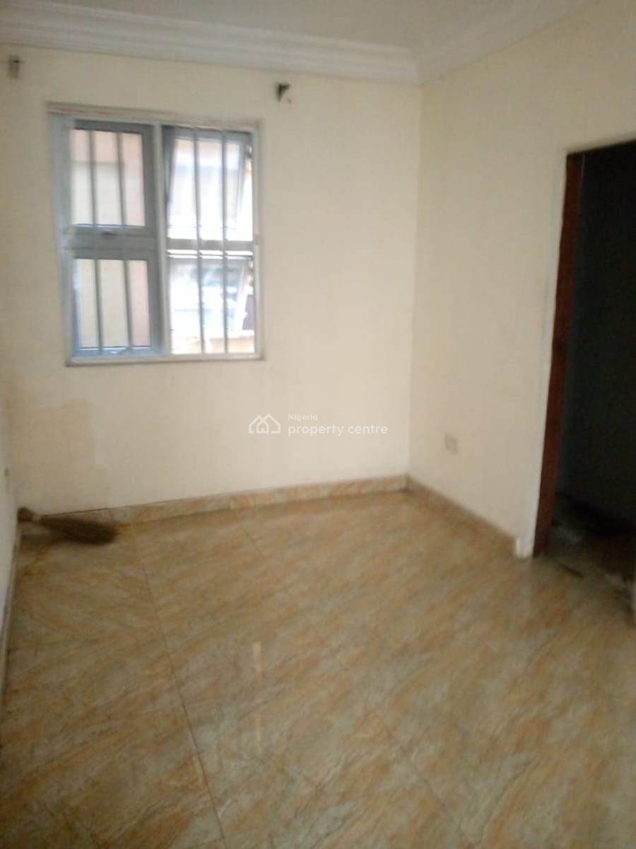 Spacious 2-bedroom Flat, Alagomeji, Yaba, Lagos, Flat / Apartment for Rent