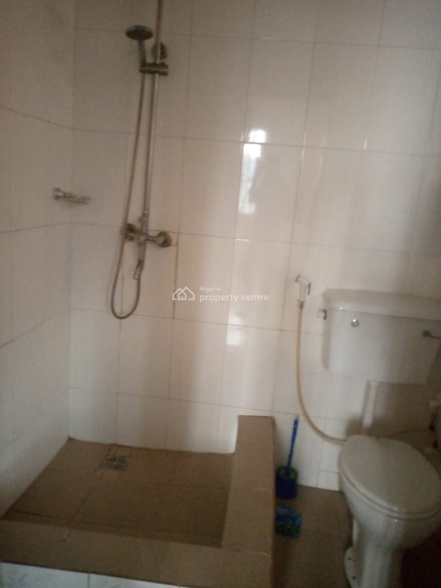 Spacious 2-bedroom Flat, Alagomeji, Yaba, Lagos, Flat / Apartment for Rent