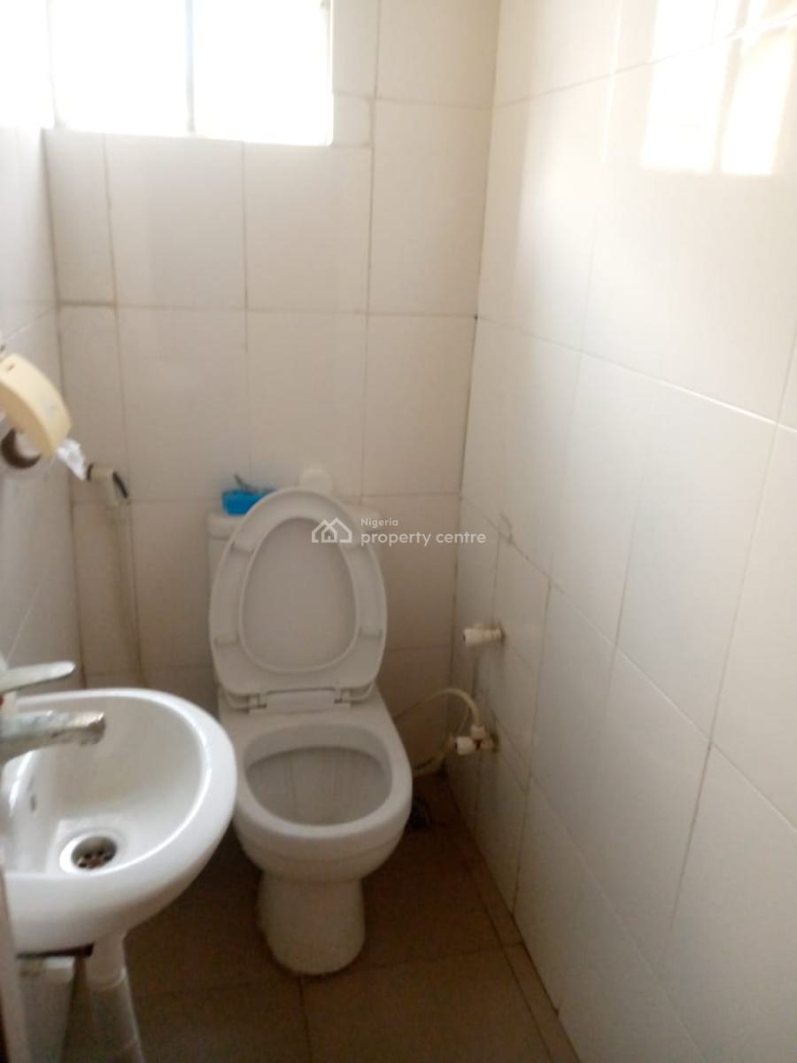 Spacious 2-bedroom Flat, Alagomeji, Yaba, Lagos, Flat / Apartment for Rent