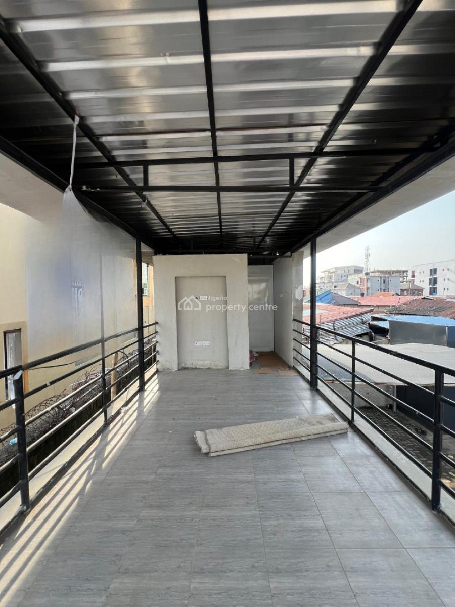 Spacious Shop Space  Facing The Express in a Prime Environment, Jakande, Lekki, Lagos, Shop for Rent