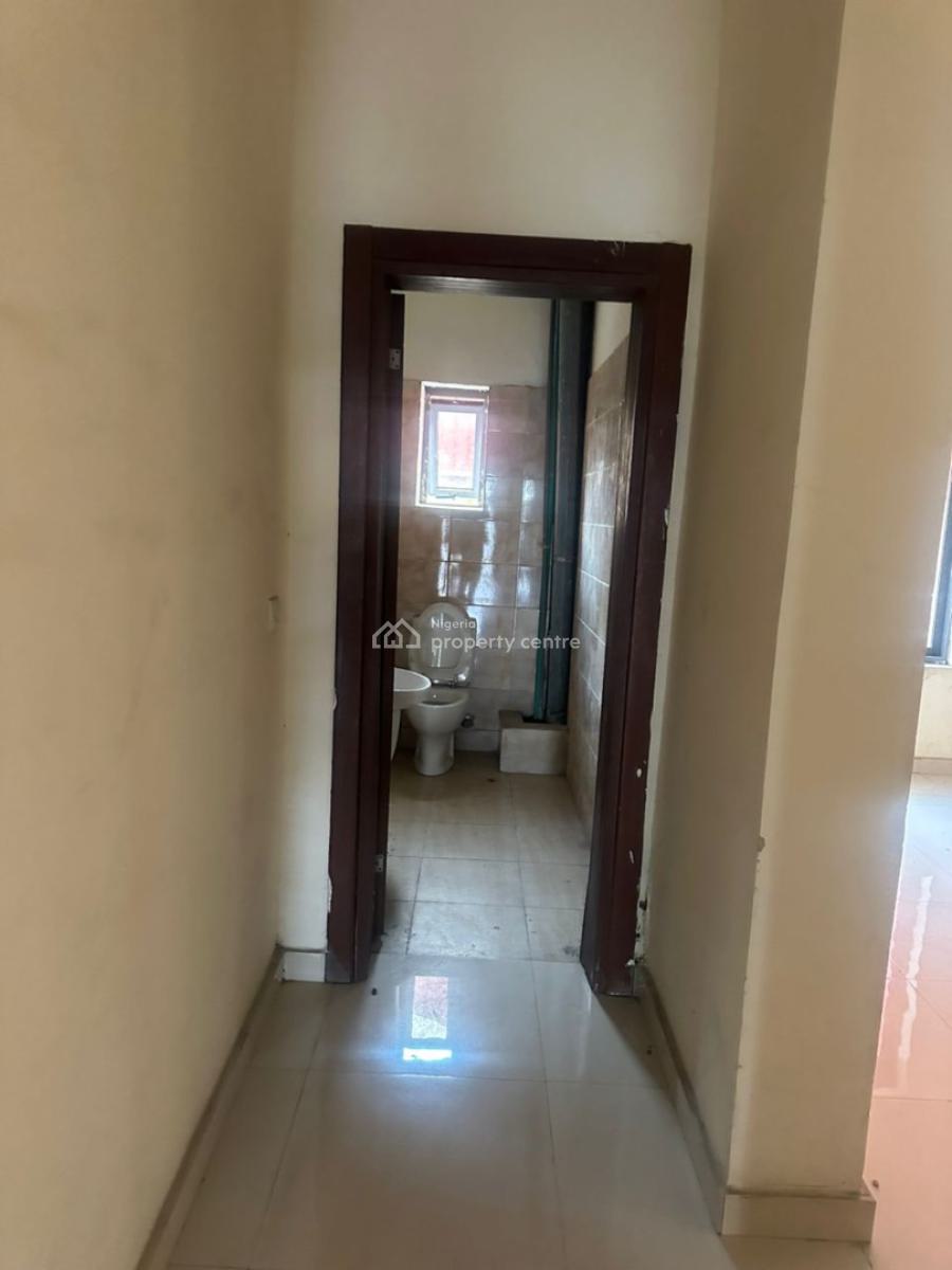 Now Available to-let Bathrooms Terrace, Lekki, Lagos, Terraced Duplex for Rent