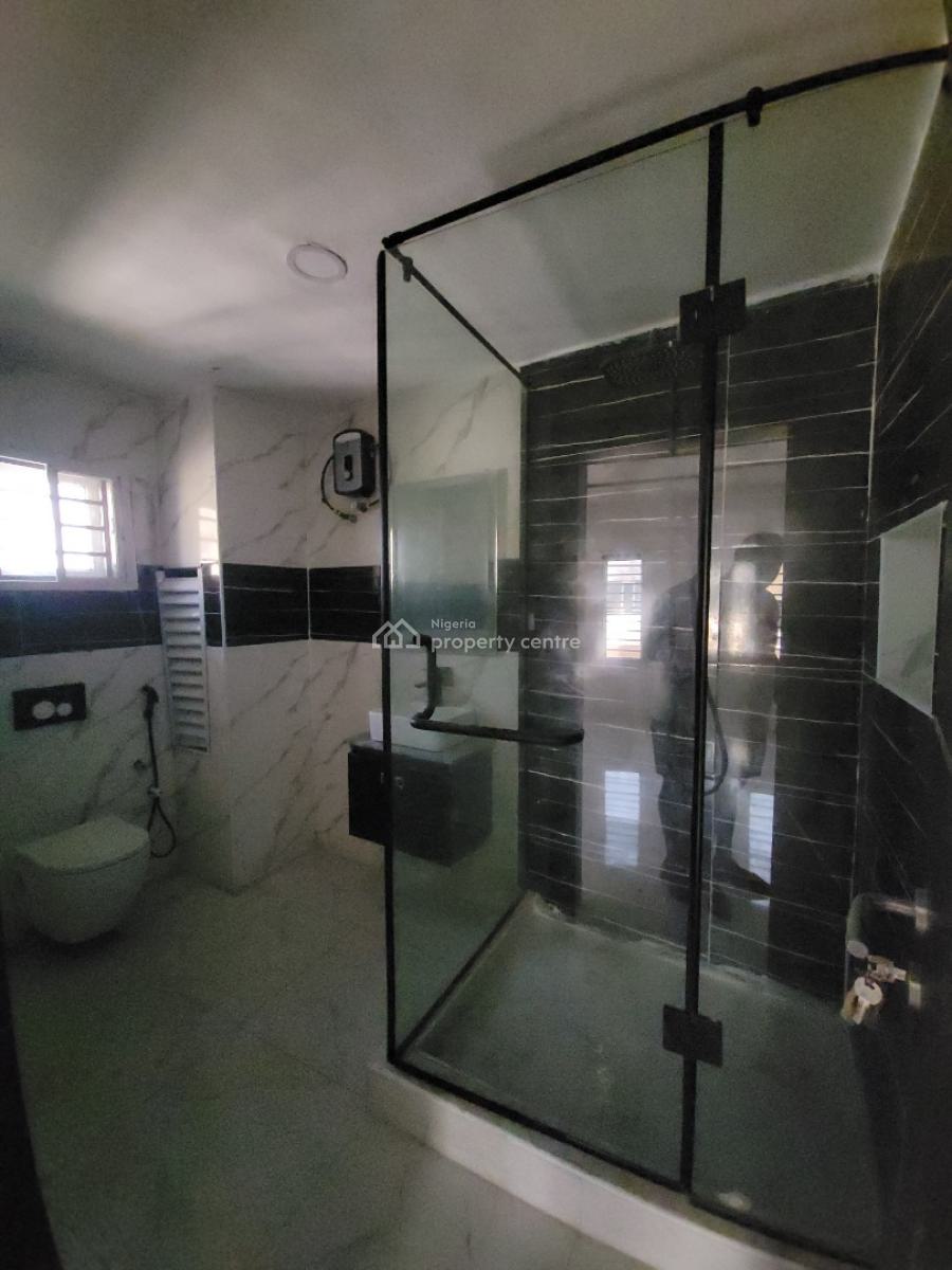 2 Bedroom Flat with Bq, Lekki Phase 1, Lekki, Lagos, Flat / Apartment for Sale