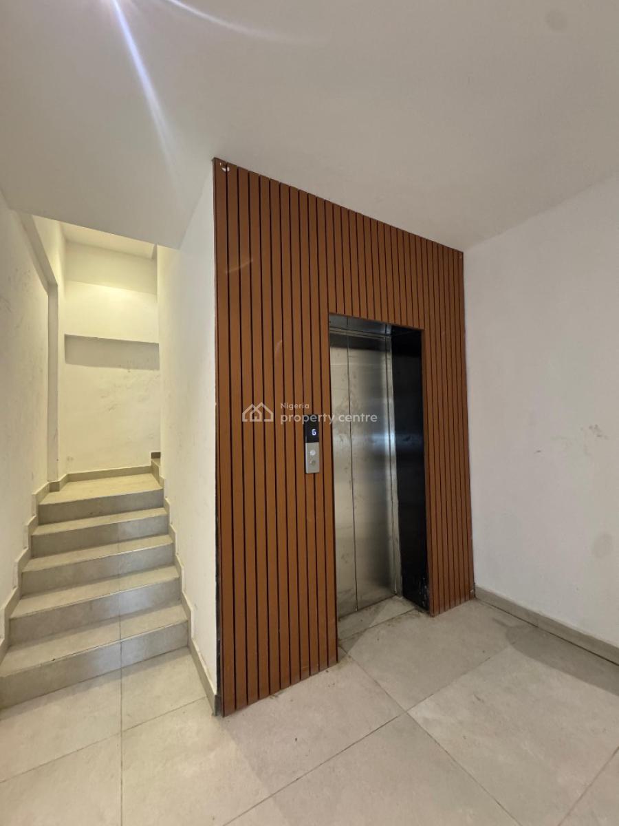 Spacious  3 Bedroom Penthouse  in a Secure Location, Penthouse with Exclusive Features, Lekki Phase 1, Lekki, Lagos, Flat / Apartment for Sale