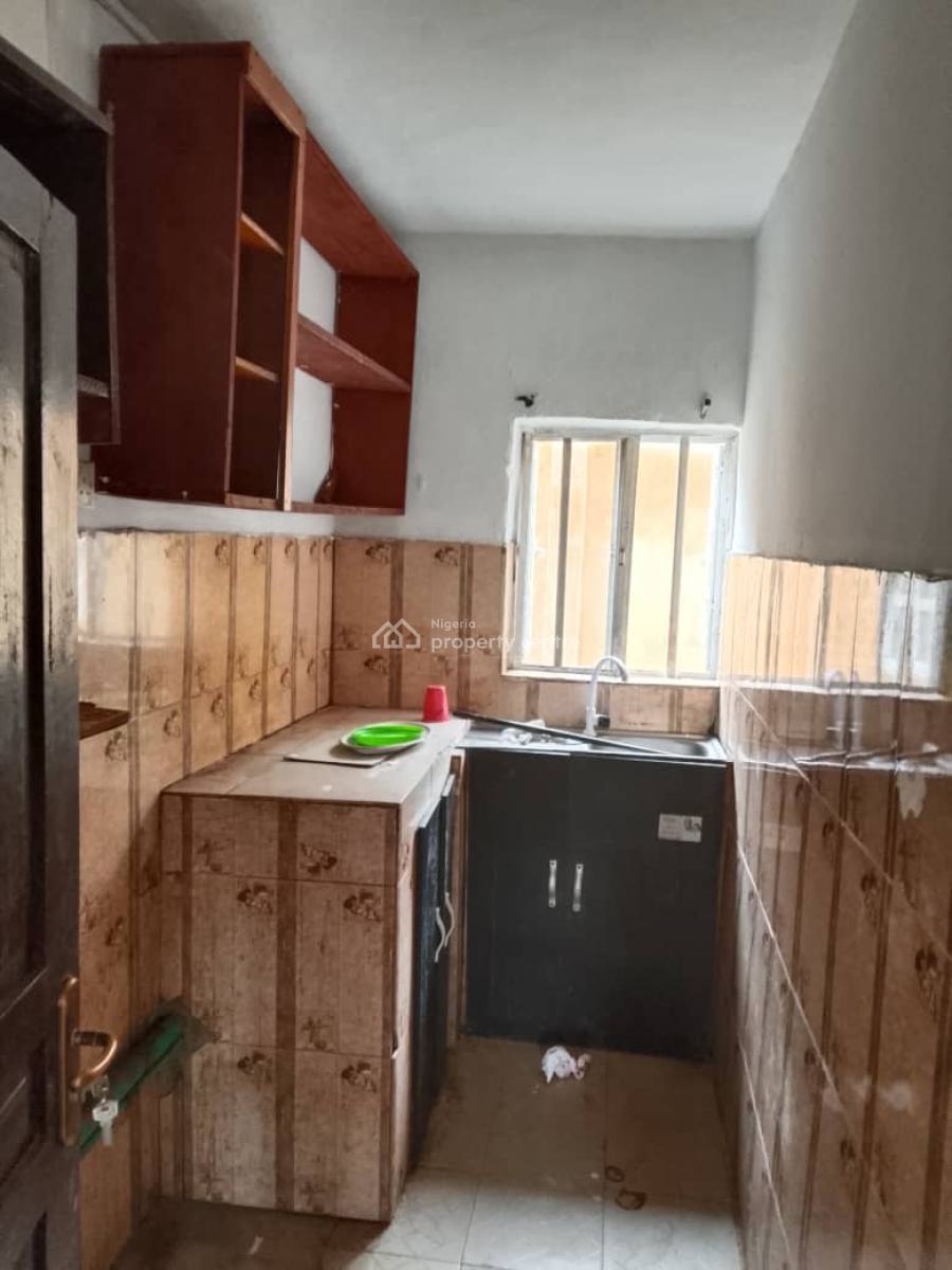 2 Bedroom Flat, 2 Toilets Downstairs, Olowora, Olowora, Magodo, Lagos, Flat / Apartment for Rent