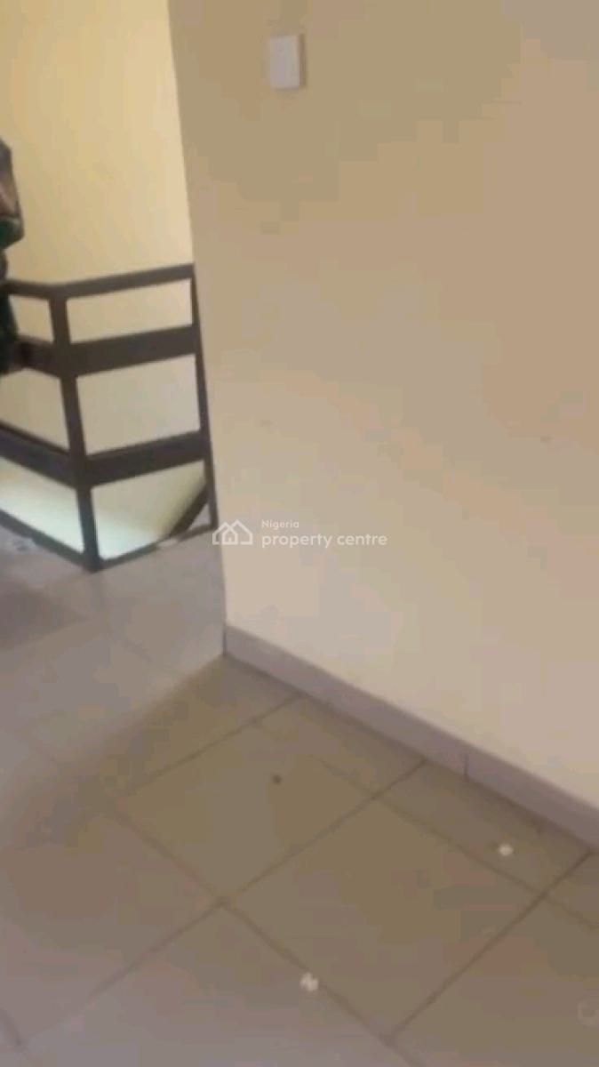 Decent N Spacious 3 Bedroom Up Flat All Rooms Ensuite N Guest Toilet, Gbagada, Lagos, Flat / Apartment for Rent