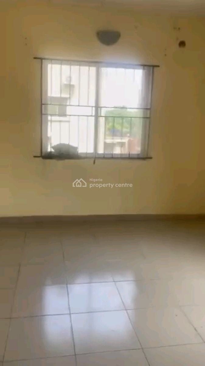 Decent N Spacious 3 Bedroom Up Flat All Rooms Ensuite N Guest Toilet, Gbagada, Lagos, Flat / Apartment for Rent