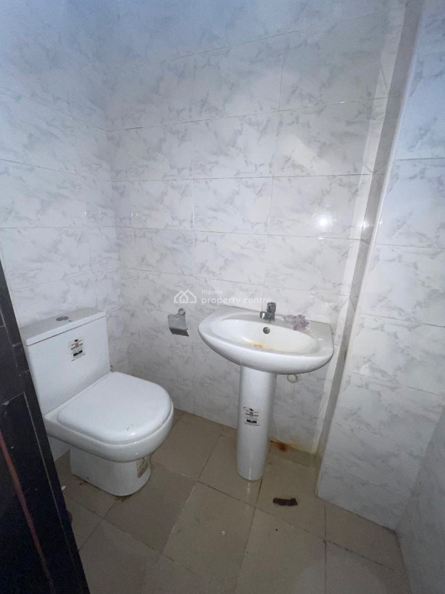 a Spacious 3 Bedroom Apartment, Mobil Road Ilaje Ajah, Lekki, Lagos, Flat / Apartment for Rent