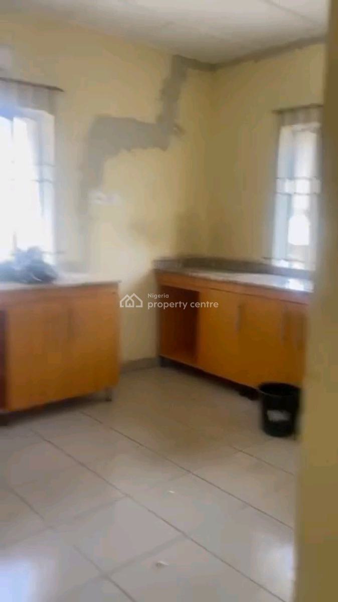 Decent N Spacious 3 Bedroom Up Flat All Rooms Ensuite N Guest Toilet, Gbagada, Lagos, Flat / Apartment for Rent