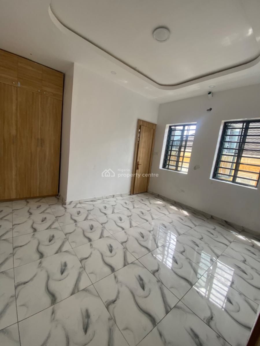 an Executive Two Bedroom Flat, Silver Court Olokonla Lagos Business Schools Ajah, Lekki, Lagos, Flat / Apartment for Rent