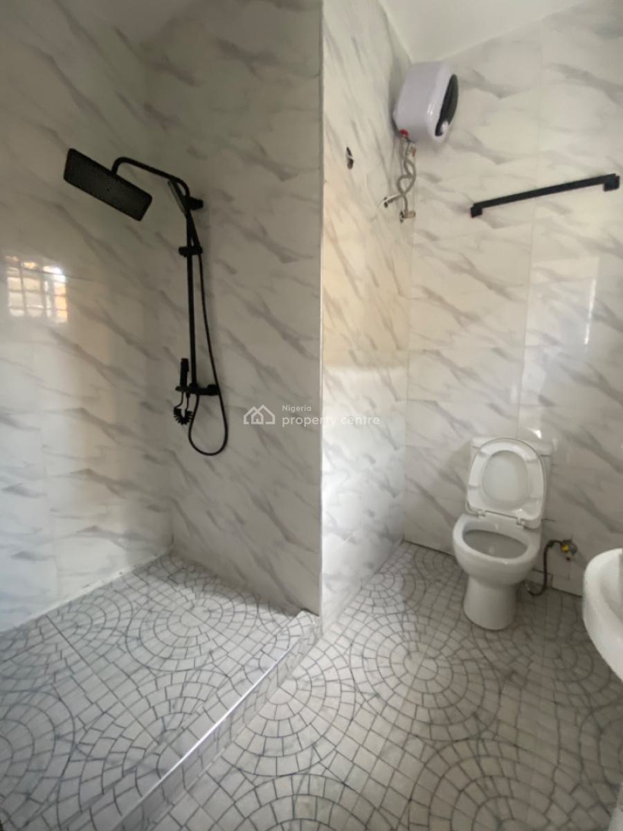 an Executive Two Bedroom Flat, Silver Court Olokonla Lagos Business Schools Ajah, Lekki, Lagos, Flat / Apartment for Rent