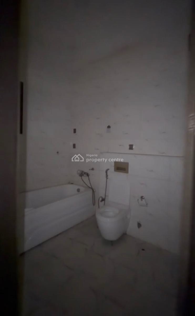 Massive 3bedroom En-suite Flat+ Tarred Road, Gilmor, Jahi, Abuja, Block of Flats for Sale