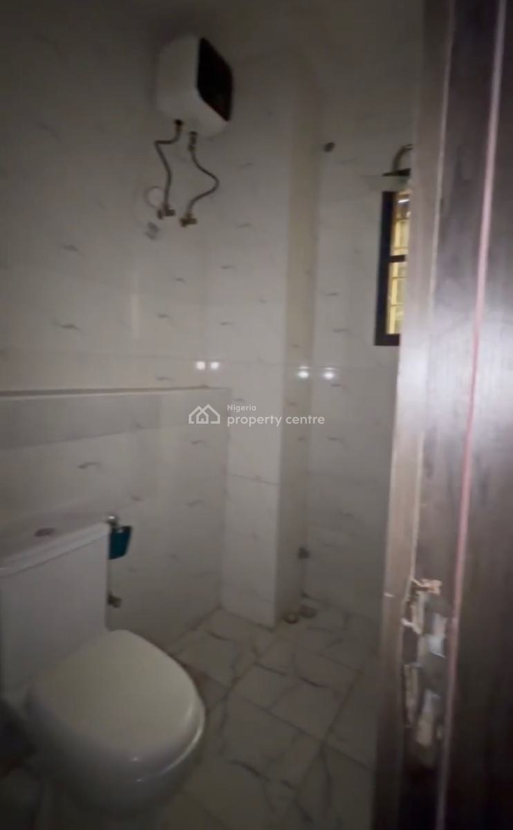 Massive 3bedroom En-suite Flat+ Tarred Road, Gilmor, Jahi, Abuja, Block of Flats for Sale