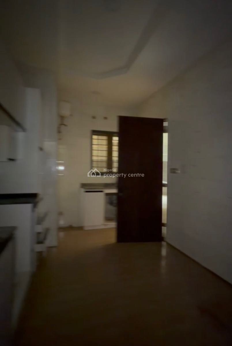 Massive 3bedroom En-suite Flat+ Tarred Road, Gilmor, Jahi, Abuja, Block of Flats for Sale