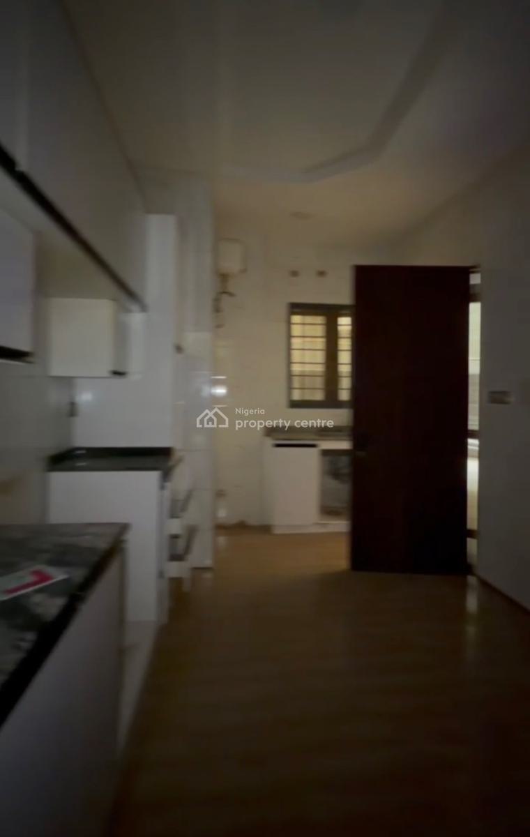 Massive 3bedroom En-suite Flat+ Tarred Road, Gilmor, Jahi, Abuja, Block of Flats for Sale