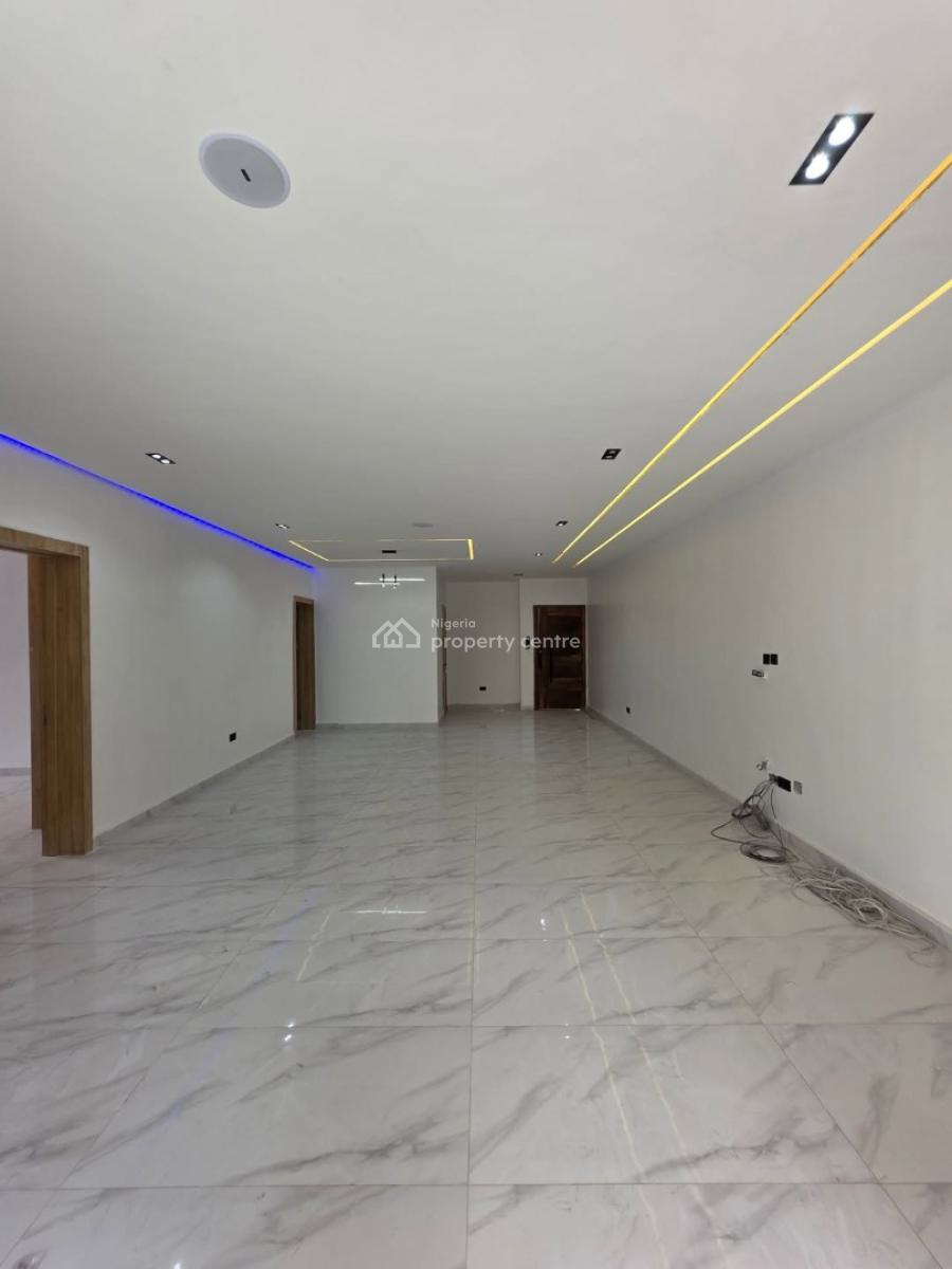 Lovely 2 Bedroom Flat with a Room Bq, Lekki Phase 1, Lekki, Lagos, Block of Flats for Sale