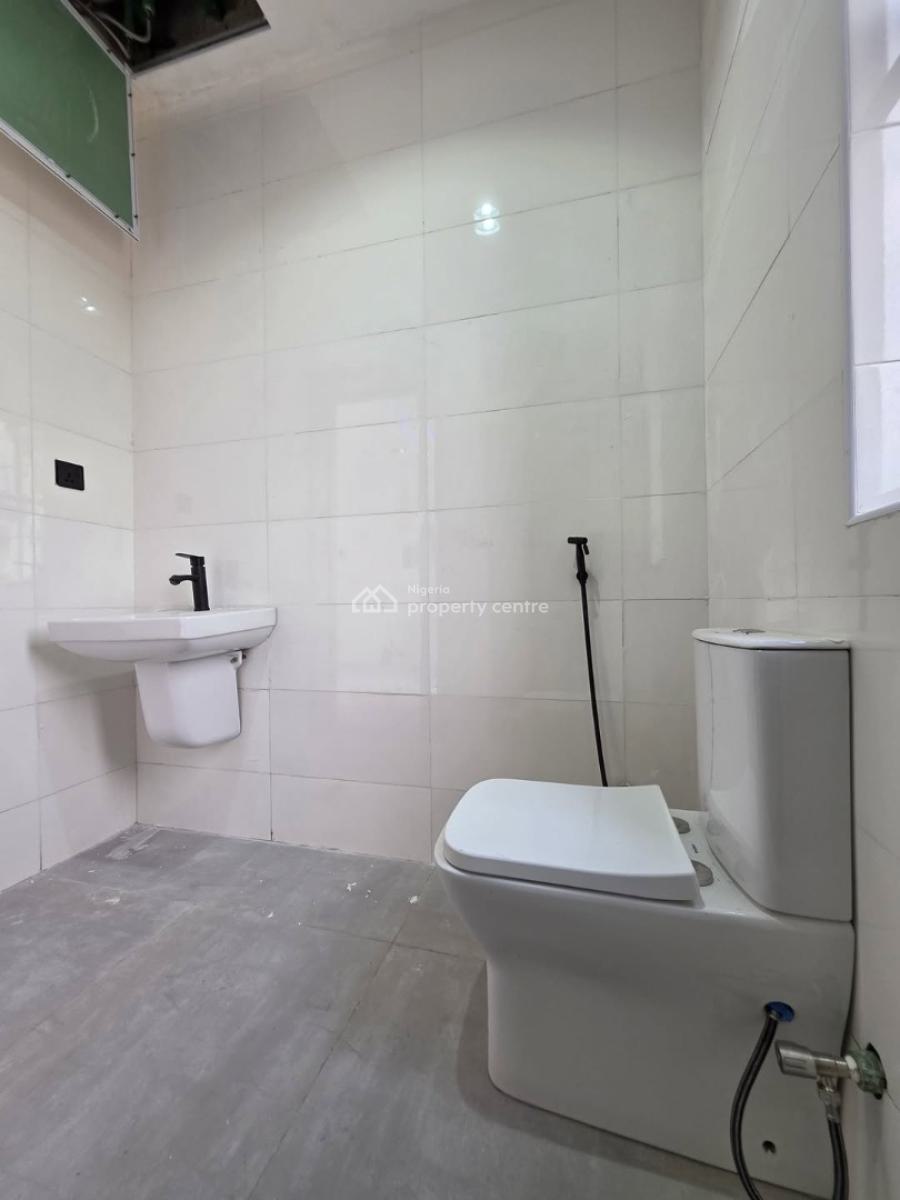 Lovely 2 Bedroom Flat with a Room Bq, Lekki Phase 1, Lekki, Lagos, Block of Flats for Sale