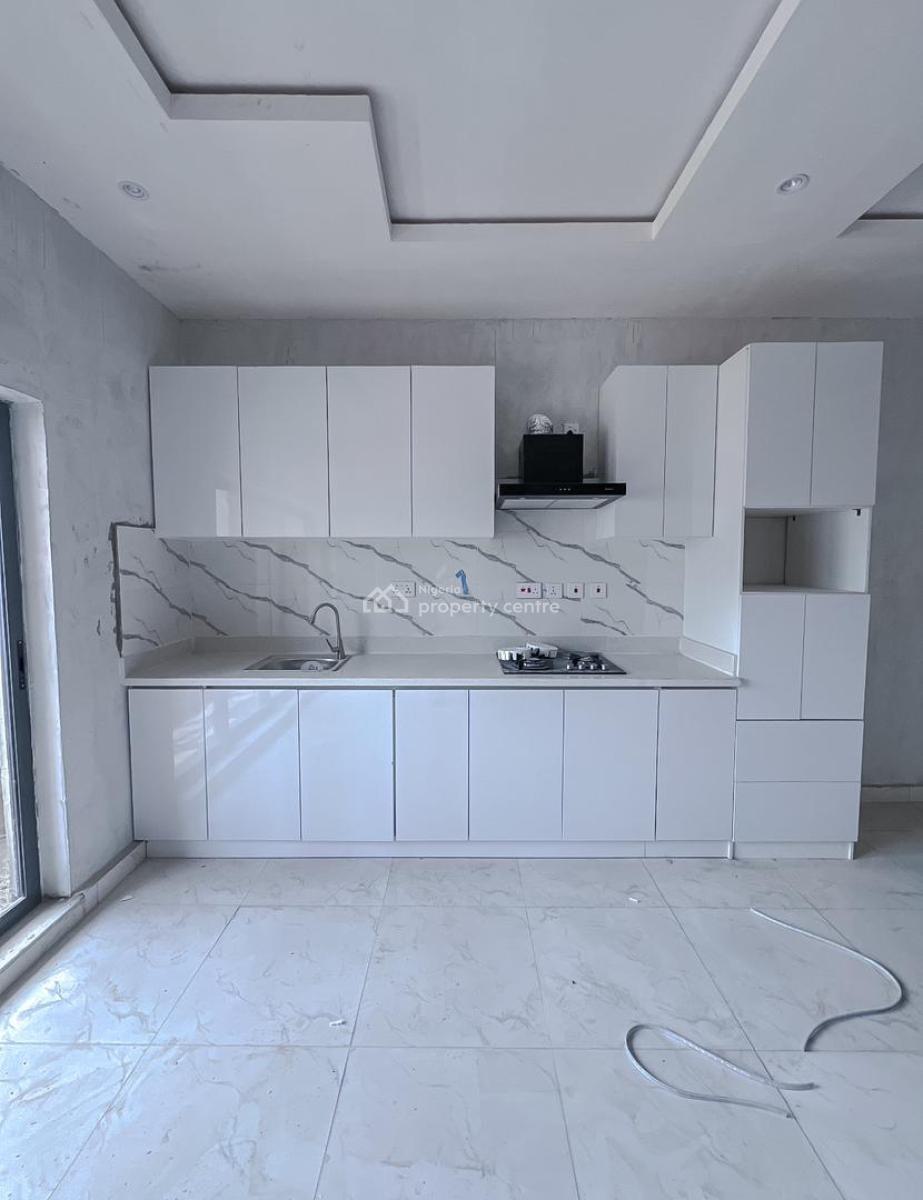 Tastefully Finished 2 Bedroom Apartment, Off Freedom Way, Lekki Phase 1, Lekki, Lagos, Block of Flats for Sale