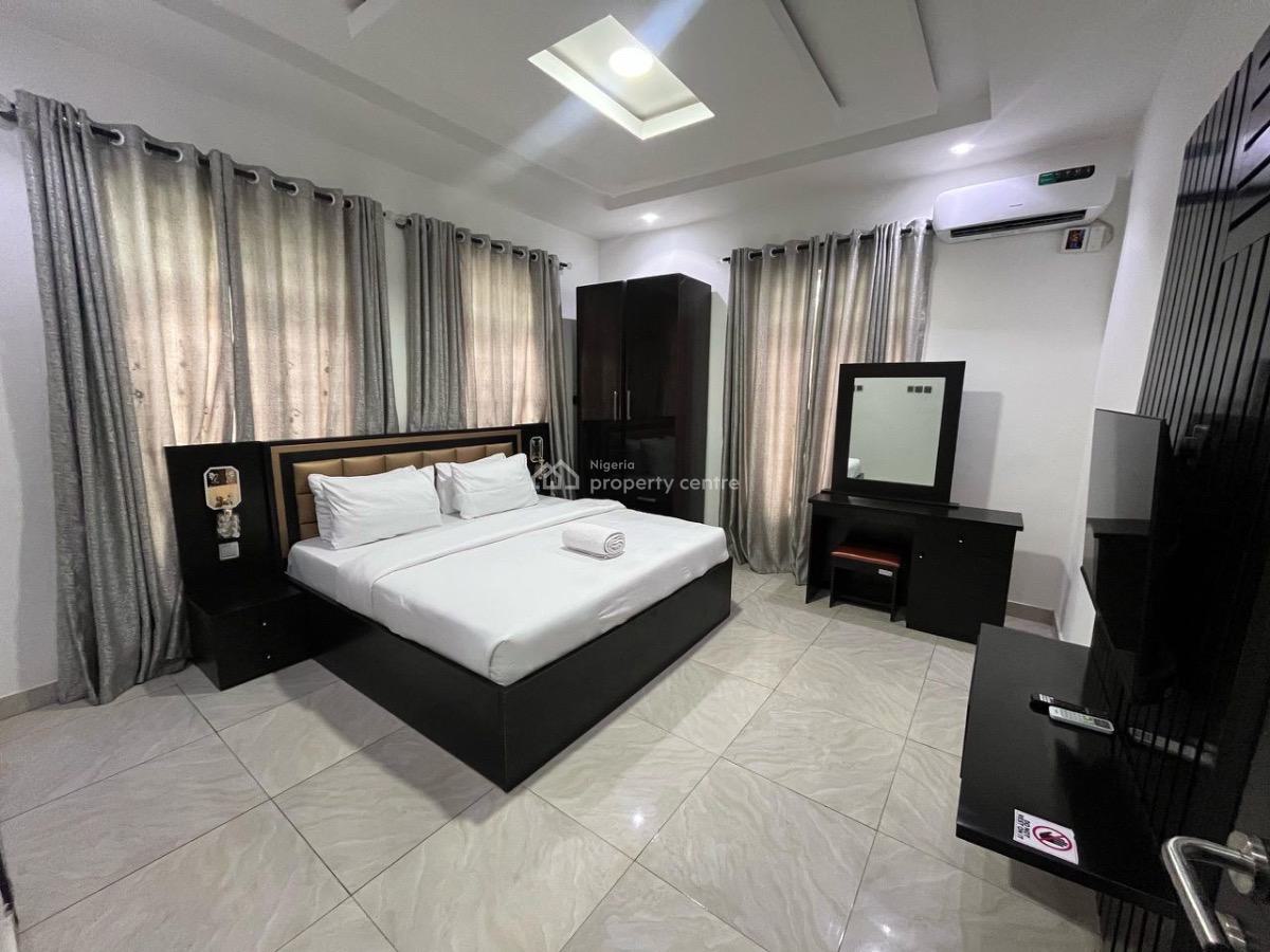 Luxury 3 Bedroom with Pool, Gym and Outdoor Snooker, Oba Dosumu, Ikeja Gra, Ikeja, Lagos, Flat / Apartment Short Let