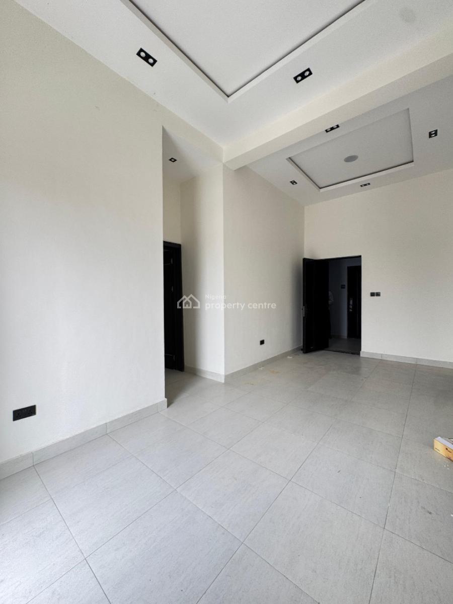 Spacious 3 Bedroom Pentfloor Apartment with Bq, Lekki Phase 1, Lekki, Lagos, Flat / Apartment for Sale