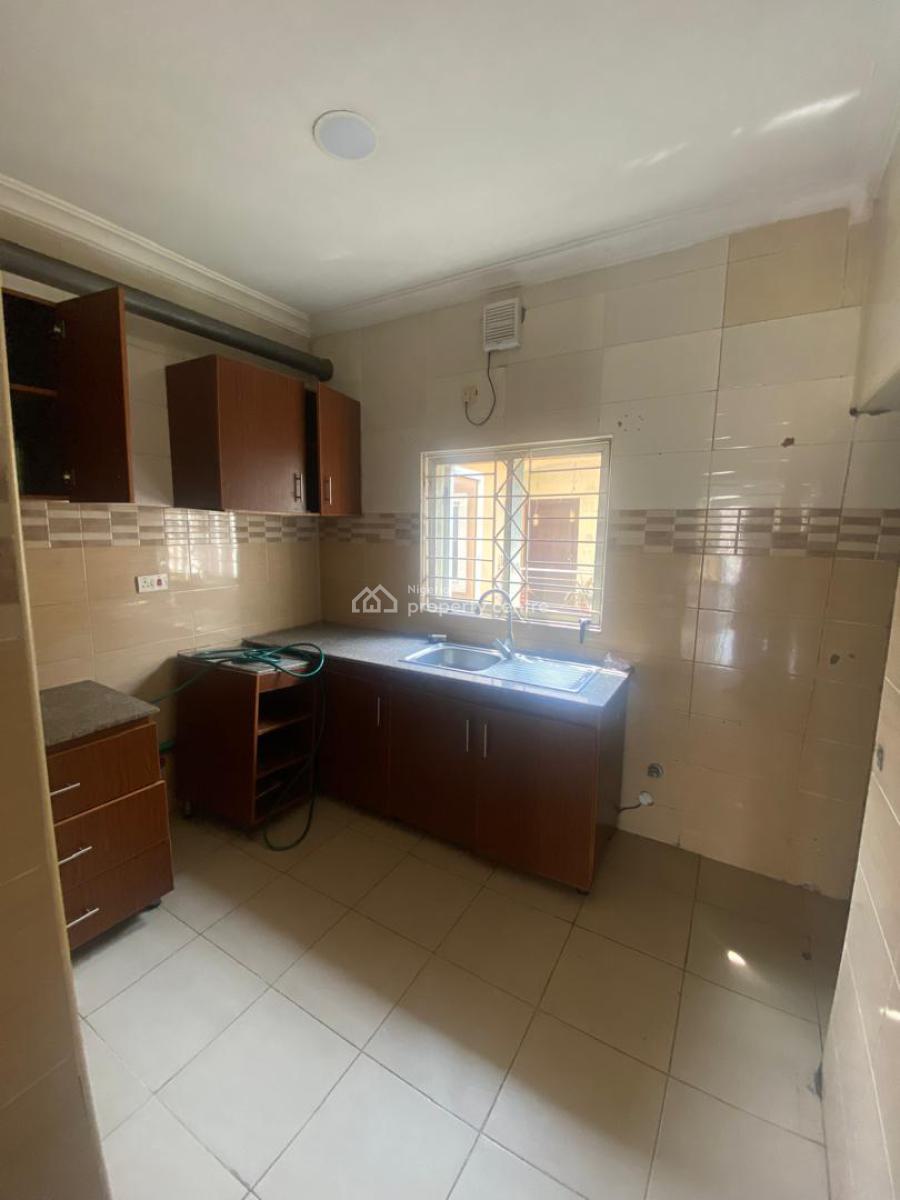 Serviced 2 Bedroom Apt Upstairs in a Code Access Estate, Oniru, Victoria Island (vi), Lagos, Flat / Apartment for Rent