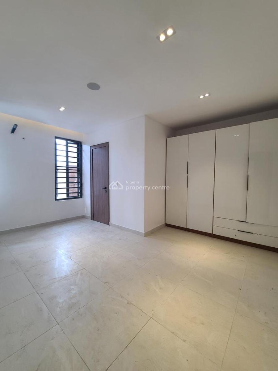 Specious 2 Bedrooms Apartment with Swimming Pool, Idado, Lekki, Lagos, Flat / Apartment for Sale