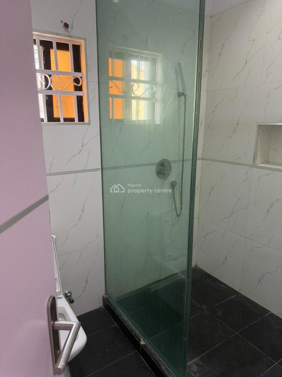 Very Decent  and Serviced Luxury 3 Bedroom Flat, Lekki Phase 1, Lekki, Lagos, Flat / Apartment for Rent