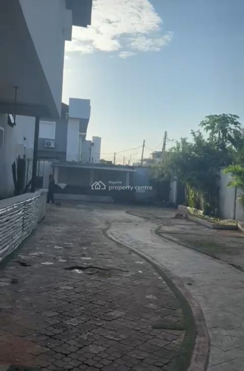 Cornerpiece Commercial Property Sitting on 1200 Square Metres, Lekki Phase 1, Lekki, Lagos, Commercial Property for Rent