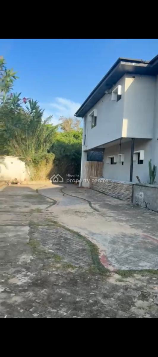 Cornerpiece Commercial Property Sitting on 1200 Square Metres, Lekki Phase 1, Lekki, Lagos, Commercial Property for Rent