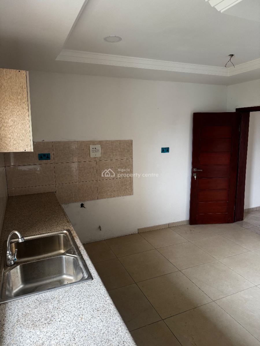 Spacious & Serviced 3-bedroom Apartment with Bq (upstairs), Sangotedo, Ajah, Lagos, Flat / Apartment for Rent
