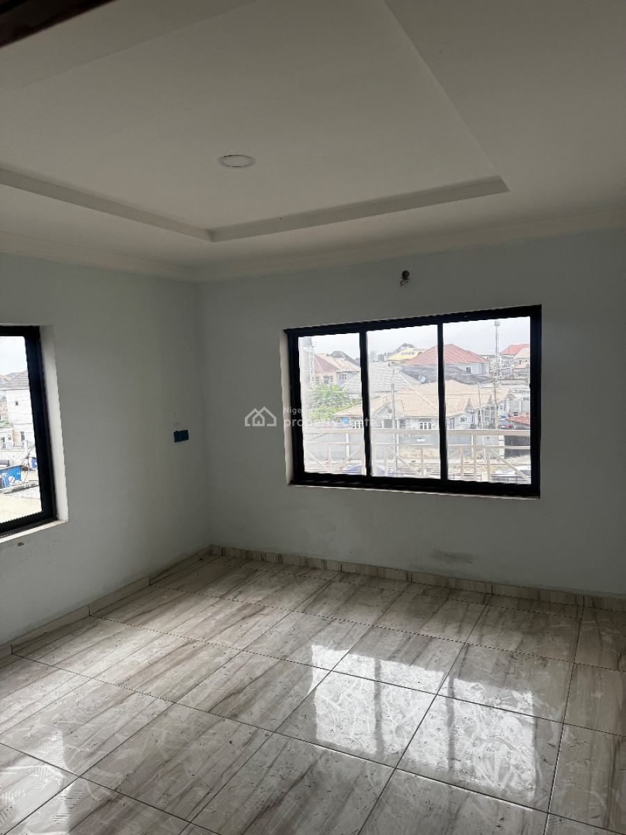 Spacious & Serviced 3-bedroom Apartment with Bq (upstairs), Sangotedo, Ajah, Lagos, Flat / Apartment for Rent